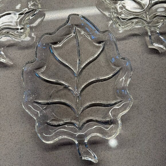 Clear Glass Leaf Dishes – Vintage Pressed Glass - Set of 4 - Picture 3 of 4